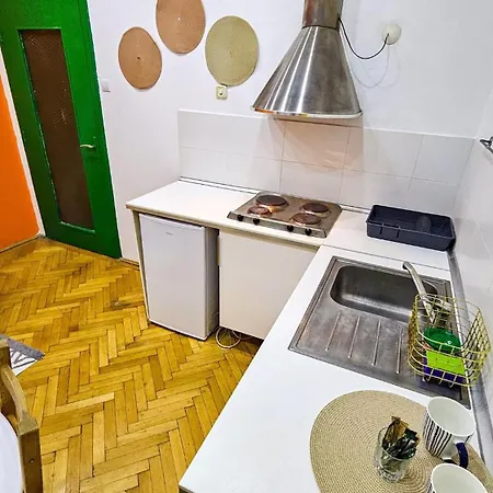 Downtown National Theatre, Square