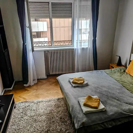 Downtown National Theatre, Square Bucarest