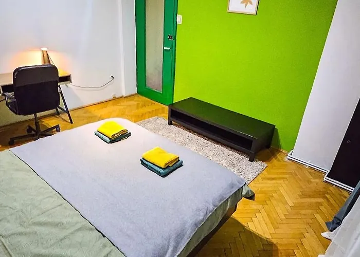 Downtown National Theatre, Square *