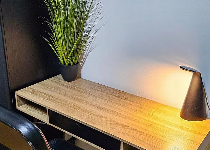 Downtown National Theatre, Square Bucureşti