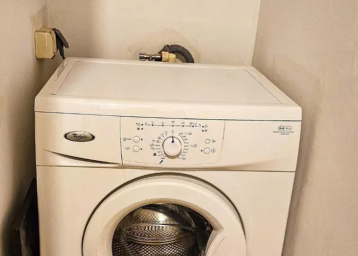 Downtown National Theatre, Square Bucureşti