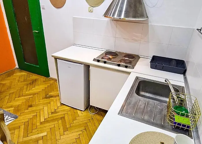 Downtown National Theatre, Square