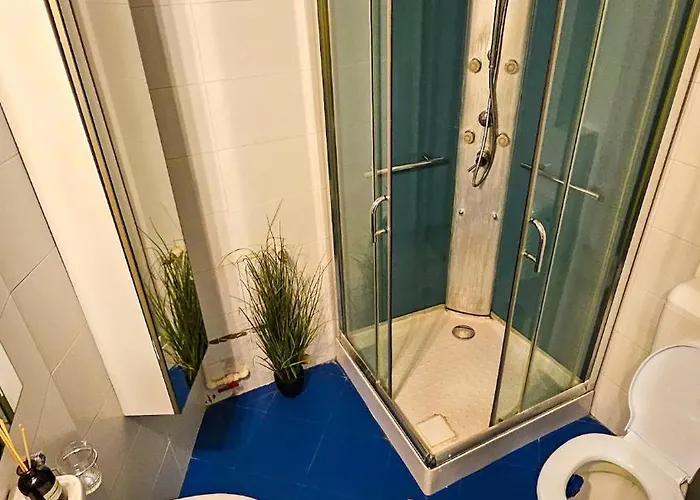 Downtown National Theatre, Square Apartment *