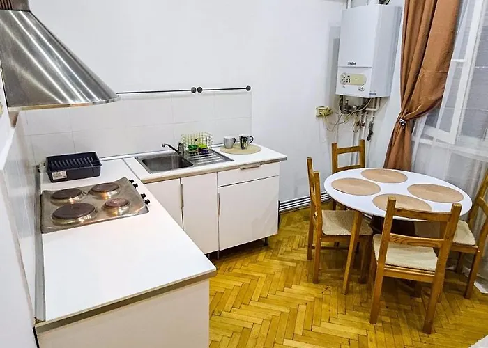 Downtown National Theatre, Square Apartament *