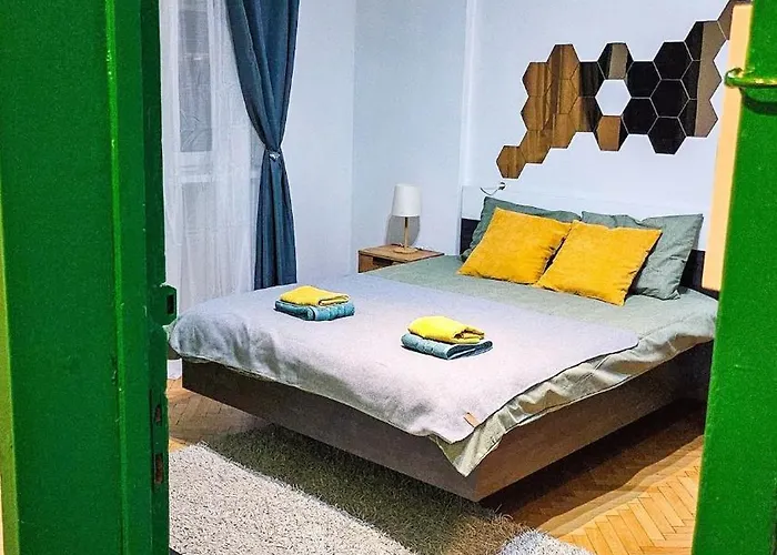 Downtown National Theatre, Square Apartment Bucharest