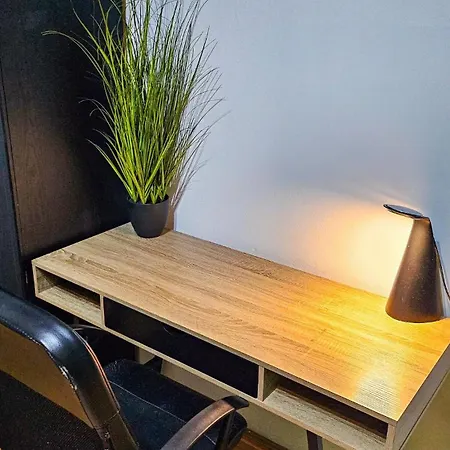 Downtown National Theatre, Square Bukarest