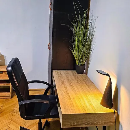 Apartment Downtown National Theatre, Square *