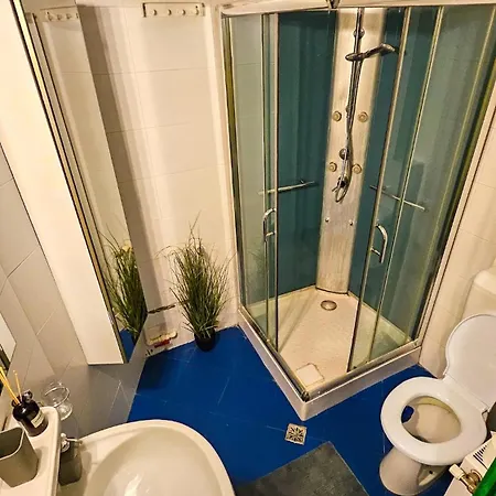 Downtown National Theatre, Square Apartment *