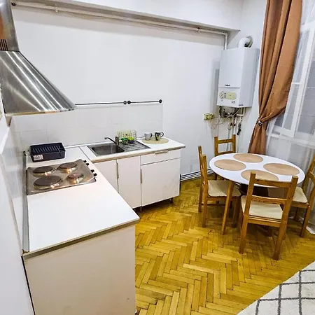 Downtown National Theatre, Square Apartment *