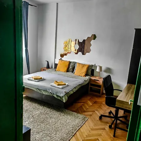 Downtown National Theatre, Square *